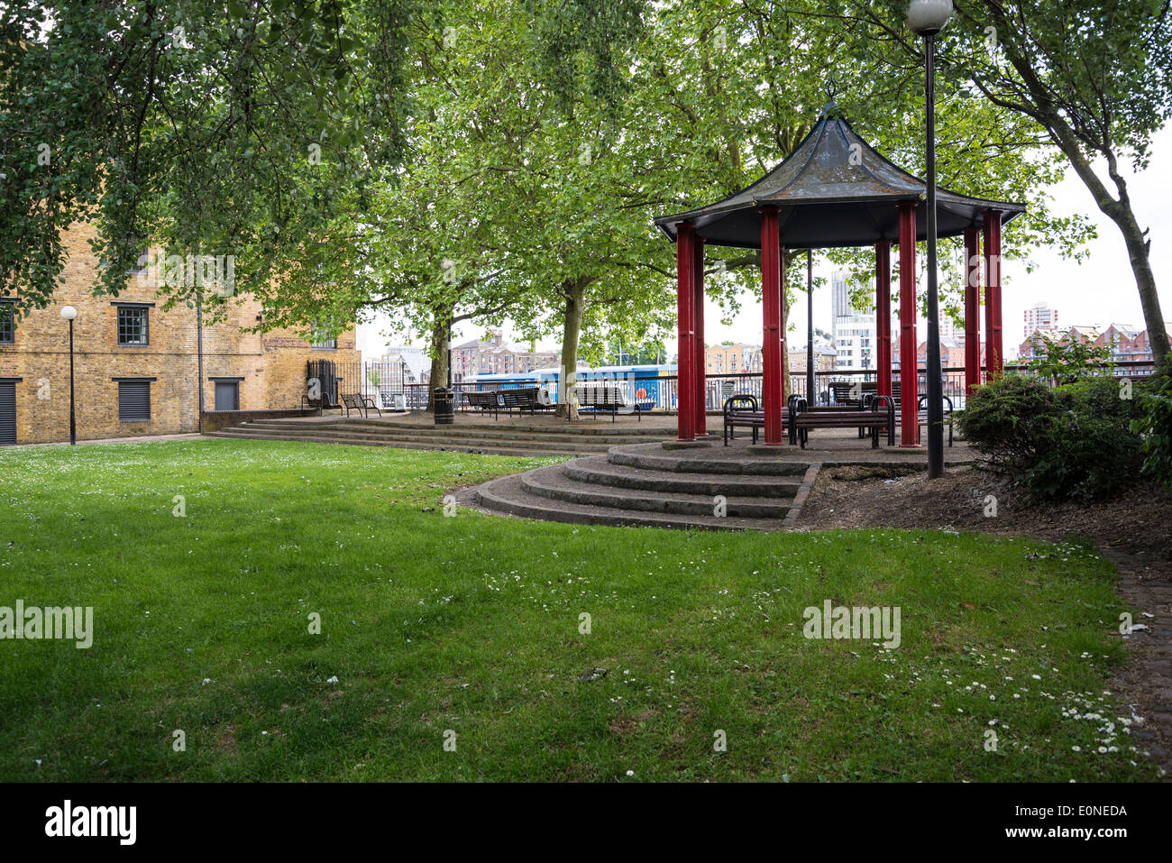Waterside gardens wapping hires stock photography and images Alamy