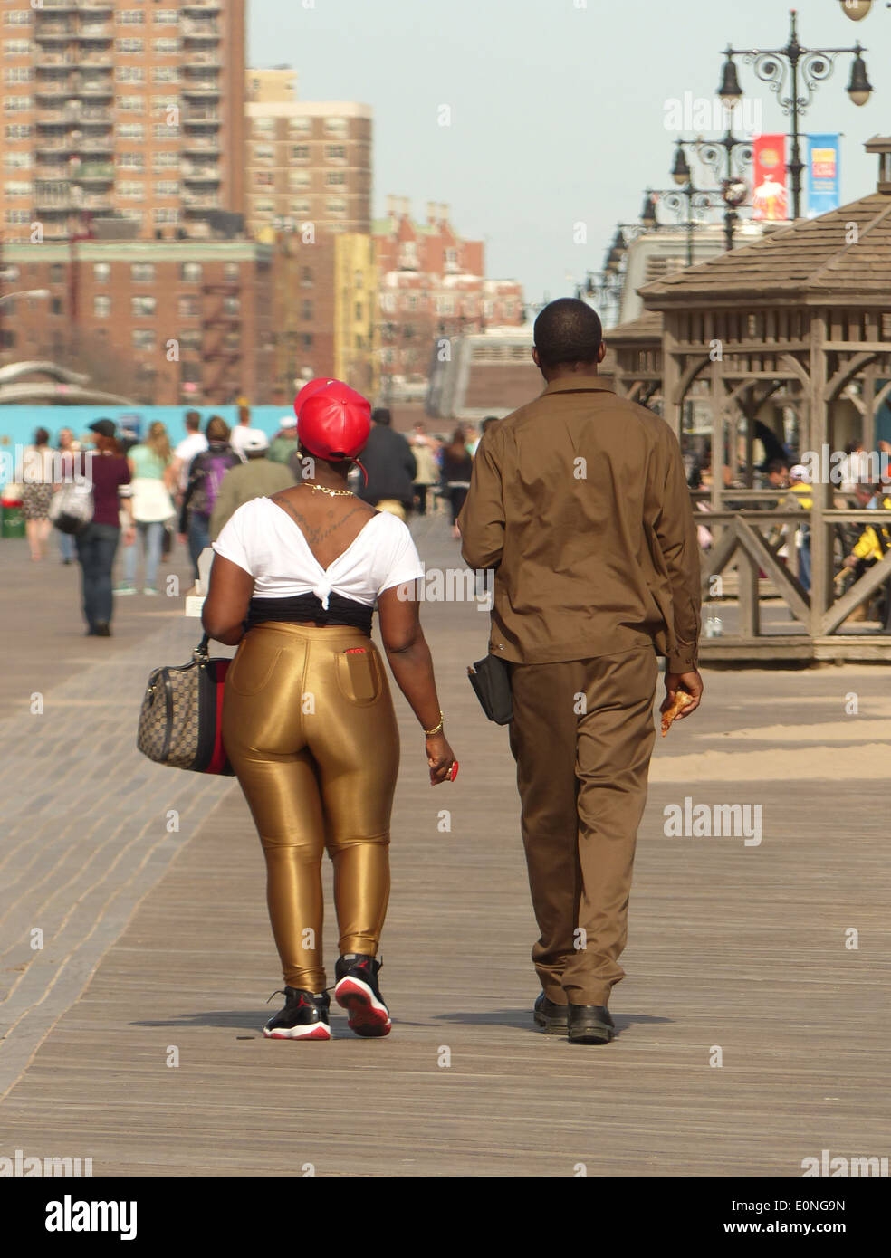 Couple at coney island hi-res stock photography and images - Alamy