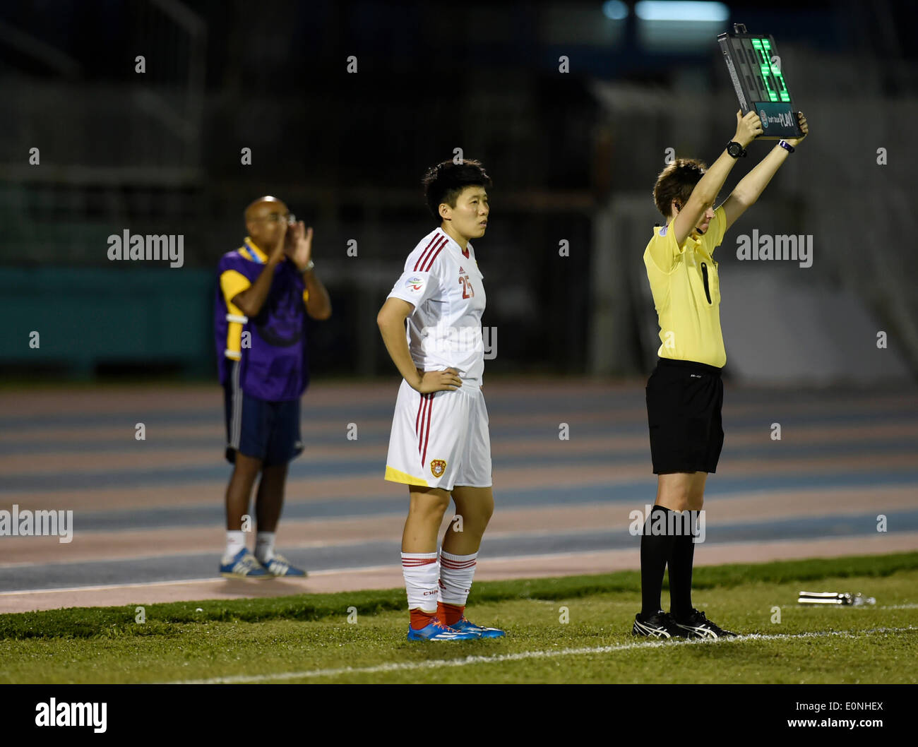 Ho Chi Minh, Vietnam. 17th May, 2014. Ma Xiaoxv (L) of China gets ready to get on the court during the Group B match against Myanmar at the 2014 Women's AFC Cup held at Thong Nhat Stadium in Ho Chi Minh city, Vietnam, May 17, 2014. China advanced to World Cup 2015 after beating Myanmar 3-0. © He Jingjia/Xinhua/Alamy Live News Stock Photo