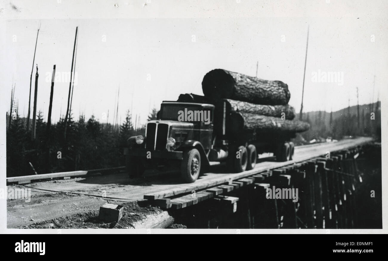 Historical logging truck hi-res stock photography and images - Alamy