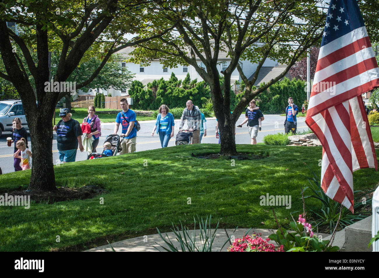 New Holland, Pennsylvania, USA . . Fund raising walk to find a cure and ...