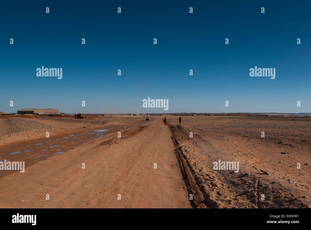 Sandy track from Wadi Halfa port to Wadi Halfa vlllage, northern Sudan Stock Photo