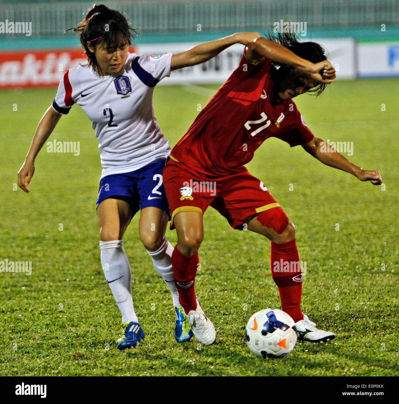 Ho Chi Minh, Vietnam. 17th May, 2014. Seo Hyunsook (L) of South Korea vies for the ball during the Group B match against Thailand at the 2014 Women's AFC Cup held at Thong Nhat Stadium in Ho Chi Minh city, Vietnam, May 17, 2014. South Korea advance to World Cup after beating Thailand 4-0. Credit:  Nguyen Le Huyen/Xinhua/Alamy Live News Stock Photo