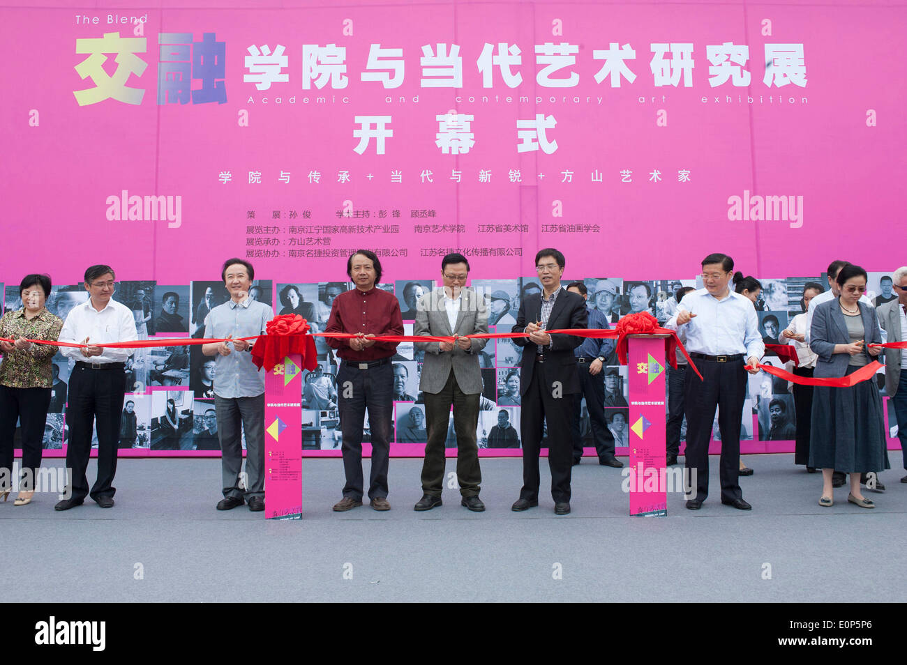 Nanjing, China's Jiangsu Province. 18th May, 2014. Guests attend the opening ceremony of 'The Blend - Academic and Contemporary Art Exhibition' in Nanjing, capital of east China's Jiangsu Province, May 18, 2014. The exhibition will last one month. © Chen Yichen/Xinhua/Alamy Live News Stock Photo