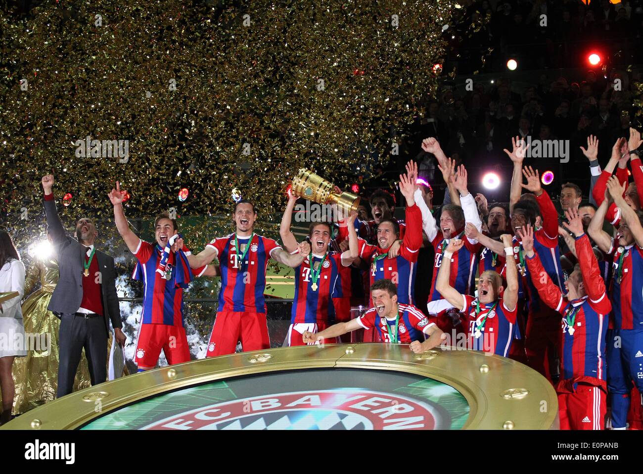 Berlin, Germany. 17th May, 2014. German DFB Cup final. Borussia Dortmund versus Bayern Munich. Philipp Lahm (FC Bayern) Daniel van Buyten (FC Bayern), Mario Gotze (FC Bayern), Franck Ribery (FC Bayern), Bastian Schweinsteiger (FC Bayern), Thomas Muller (FC Bayern) Credit:  Action Plus Sports/Alamy Live News Stock Photo