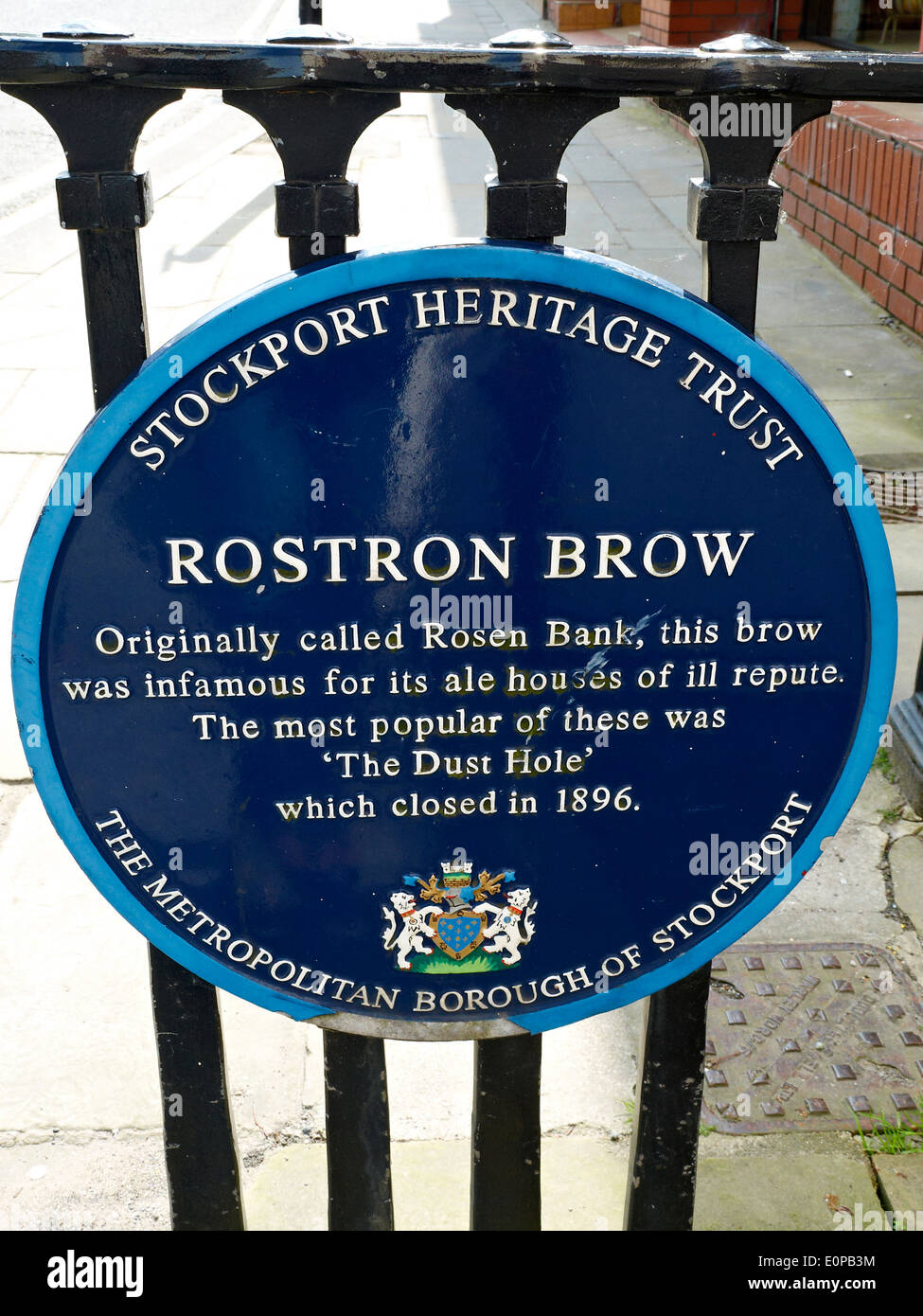 Blue plaque explaining Rostron Brow infamous history in Stockport Cheshire UK Stock Photo