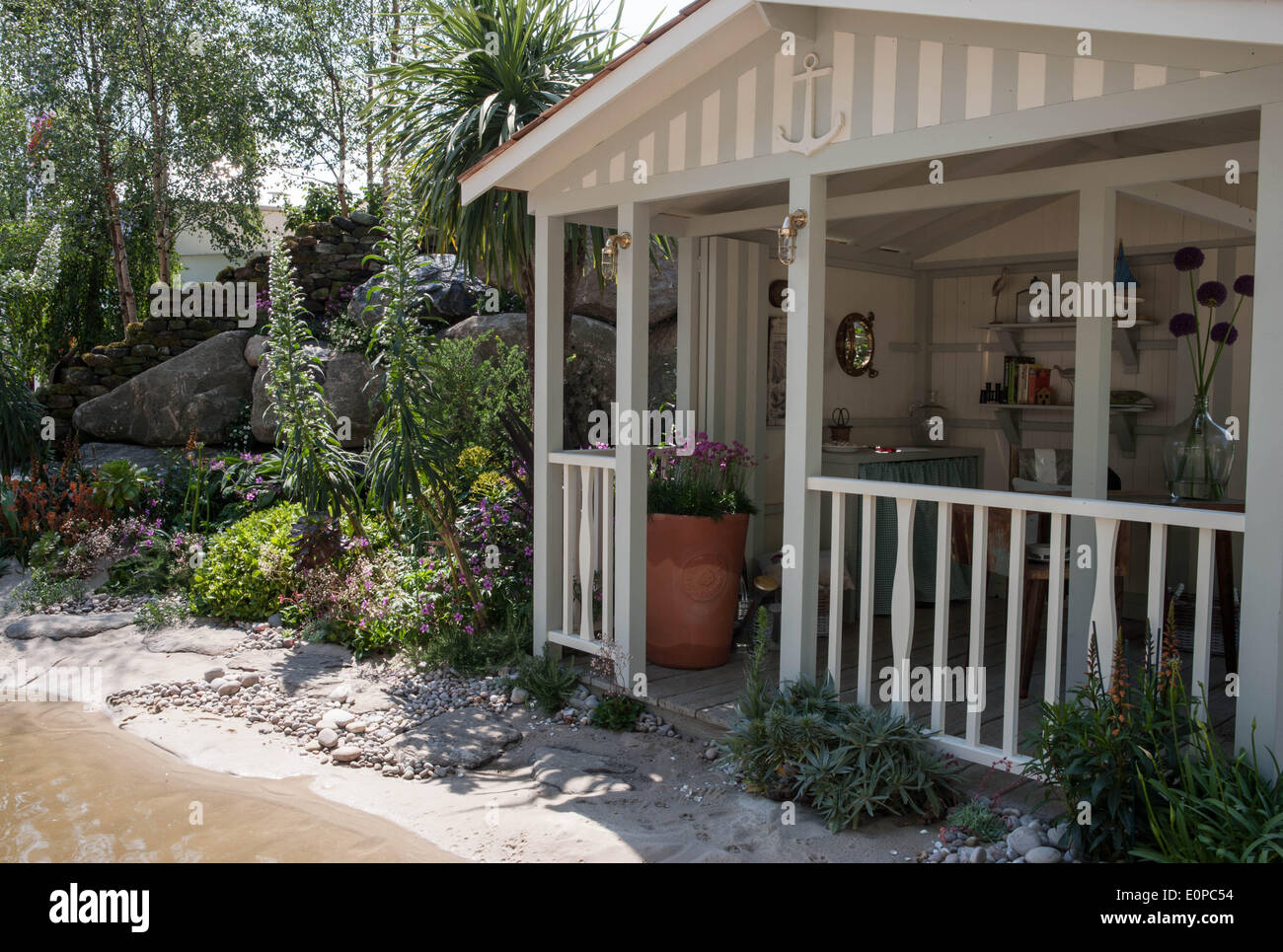 London, UK. 18th May, 2014. RHS Chelsea flower show 2014     RHS BRITAIN IN BLOOM 50th Anniversary Garden designed by ALAN Titchmarsh Credit:   A Garden/Alamy Live News Stock Photo
