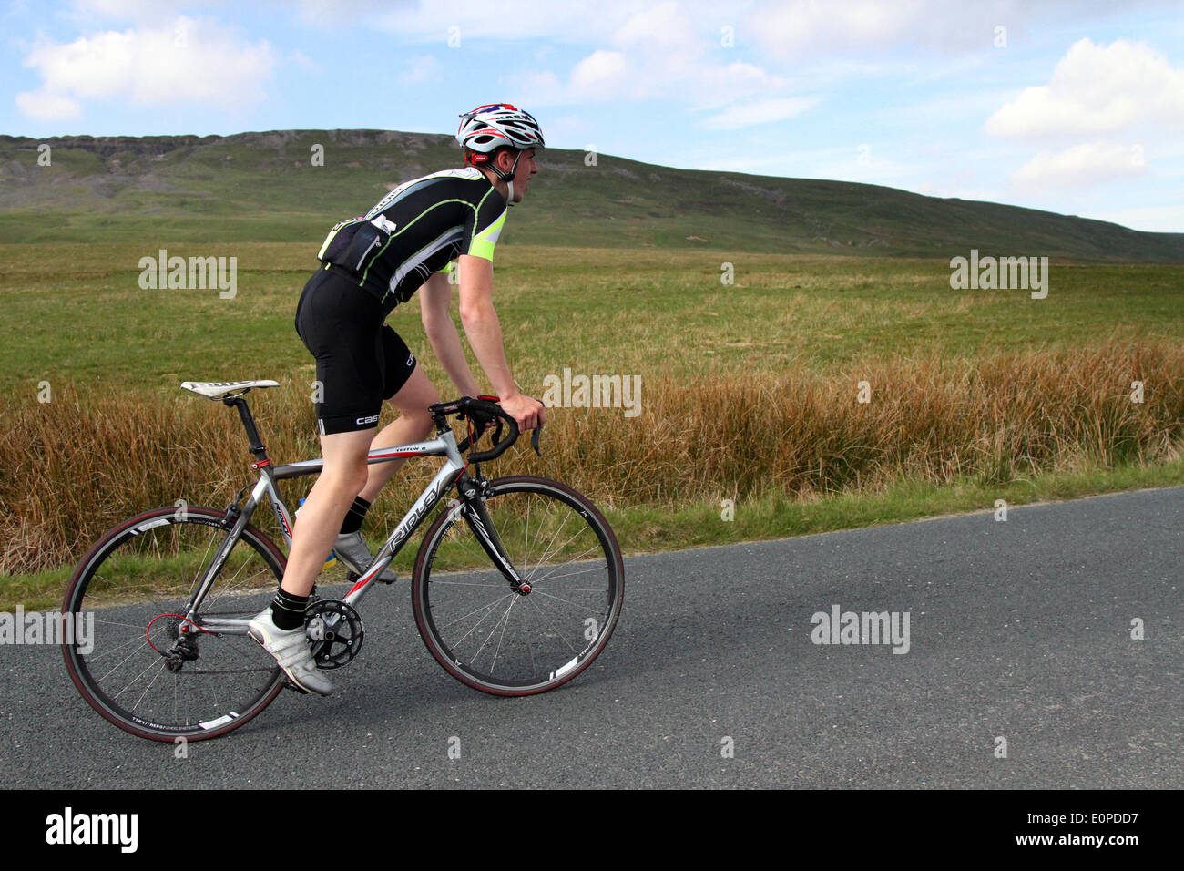 Sleightholme Moor Moor, Arkengarthdale,  Yorkshire Dales National Park, UK . 18th May, 2014.  1000 riders took part in the 112 mile Etape du Dales a cyclosportive held in May each year, in the Yorkshire Dales in the UK.   It is ranked as one of the most popular and challenging sportives in the UK and is considered one of the top ten rides in the UK.  In 2010, Malcolm Elliott set a course record of 5h, 43m, and 24s. Credit:  Mar Photographics/Alamy Live News Stock Photo