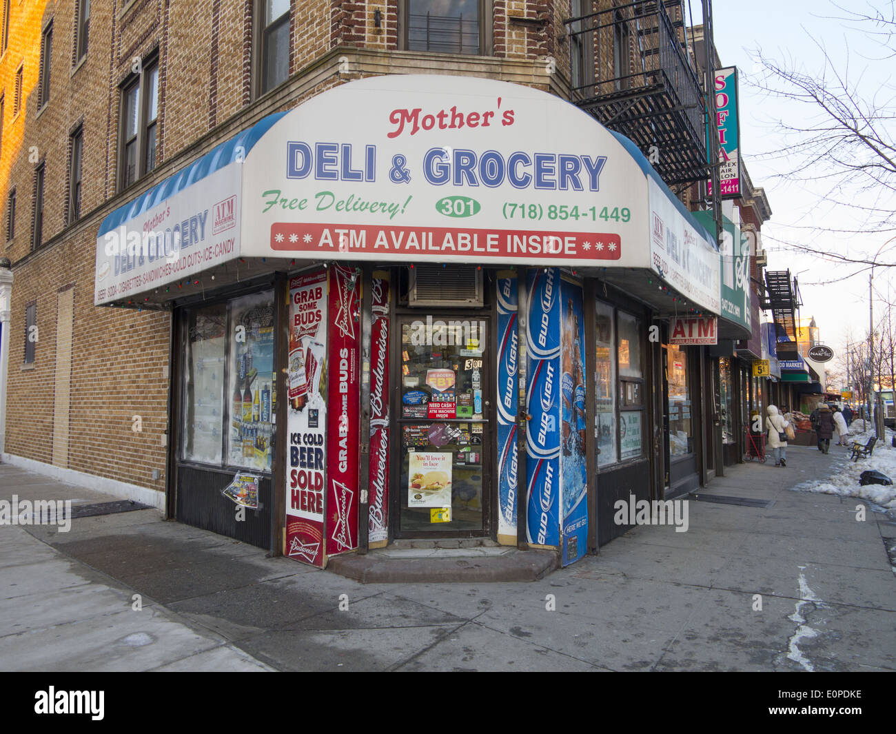 Corner deli new york hires stock photography and images Alamy