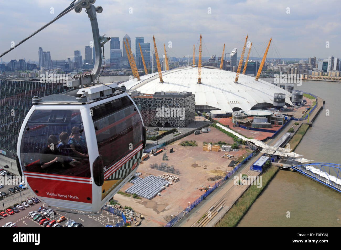 Emirates cable car o2 hi-res stock photography and images - Alamy