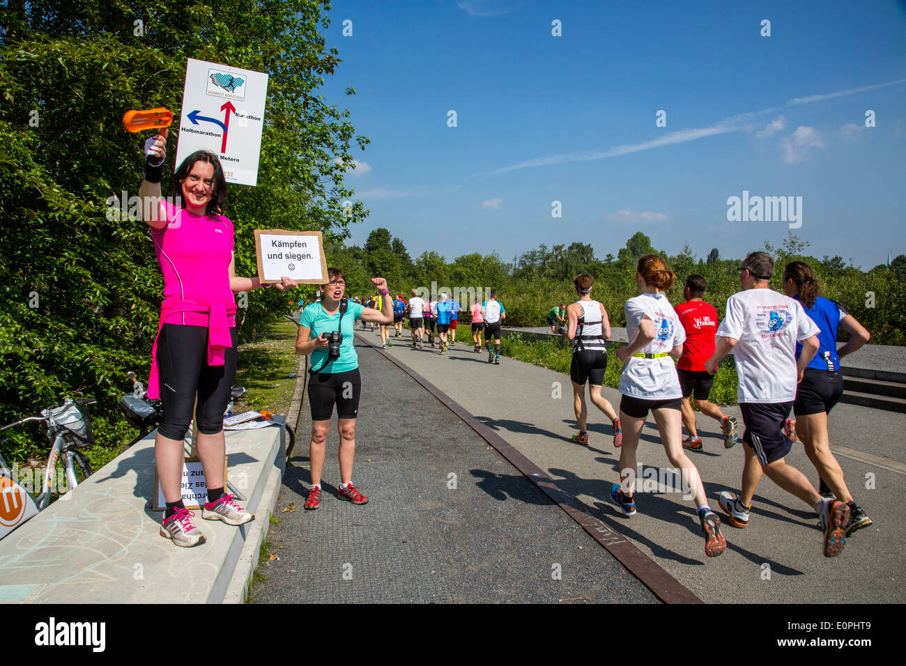 Ruhr marathon, passing the Zollverein coal mine, world heritage site in Essen, Germany. The runs passes 4 city's with 7000 runner Stock Photo