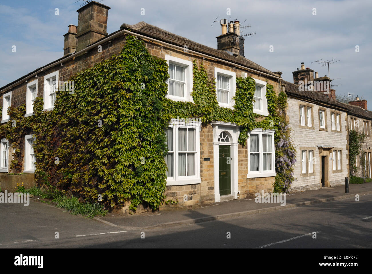 Cottage House in the Derbyshire village of Ashford in the Water, England Stock Photo Alamy