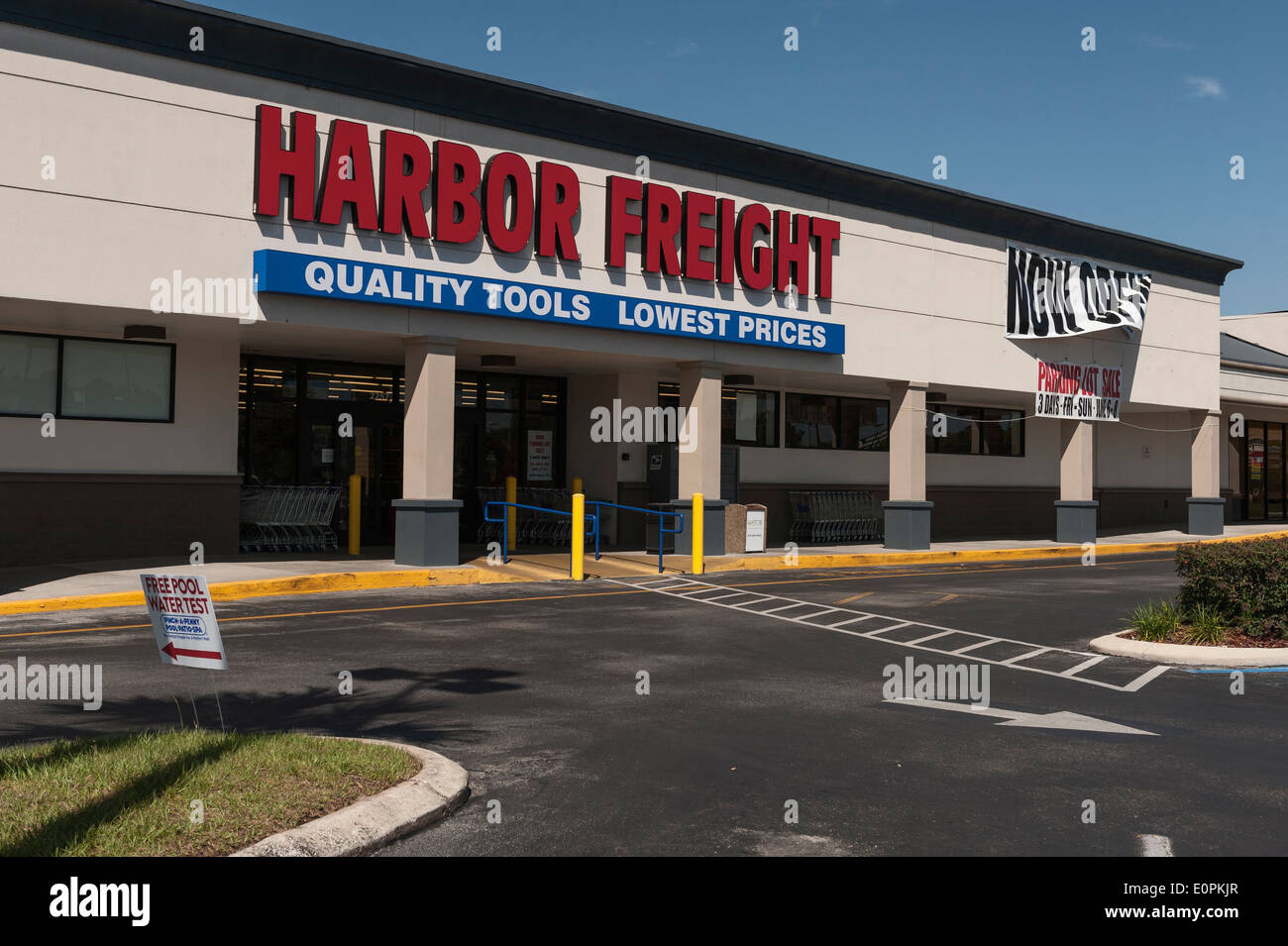 Harbor Freight Store Quality Tools Discount Prices Located In Leesbutrg Florida Usa Stock Photo Alamy
