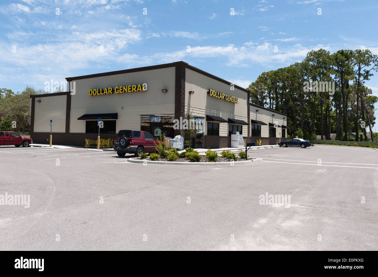Dollar General located on SR441 in Leesburg, Florida USA Stock Photo
