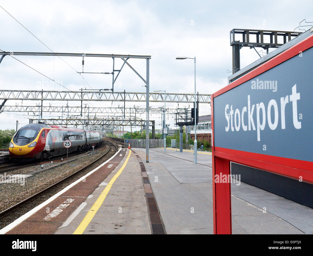 Stockport railway station hires stock photography and images Alamy