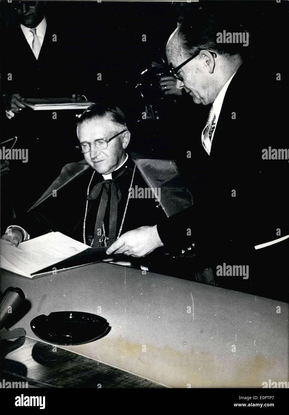 Feb. 26, 1957 - Today during the meal of the diocese, Aloysius M?nch and PM Fritz Steinhoff exchanged ratification documents in Stock Photo
