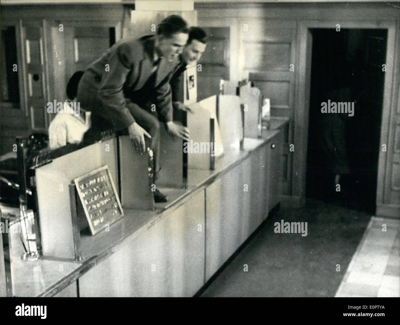 Robbery bank station hires stock photography and images Alamy