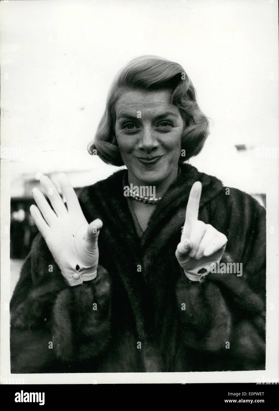 Jan. 01, 1957 - Rosemary Clooney comes back to London. hoto Shows: Popular Rosemary Clooney Ã¢â‚¬â€œseen on her arriva Stock Photo