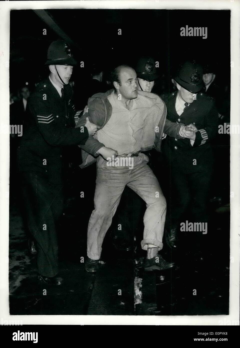 Police making arrest hi-res stock photography and images - Alamy
