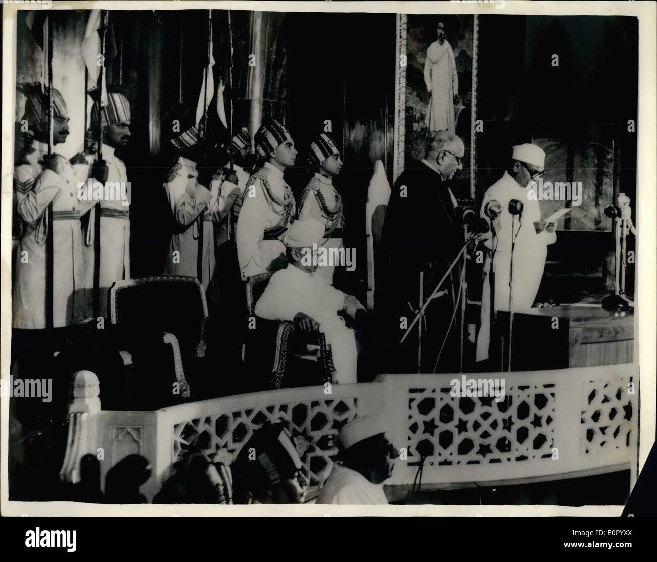 May 16, 1957 - 16-5-57 Indian President takes oath of office. Mr. S.R. Das, Chief Justice of India, administering the oath of office to the Indian President, Dr. Rajendra Prasad, in the Central Hall of Parliament House, New Delhi on Monday. This is Dr. Prasad second term of office. Stock Photo