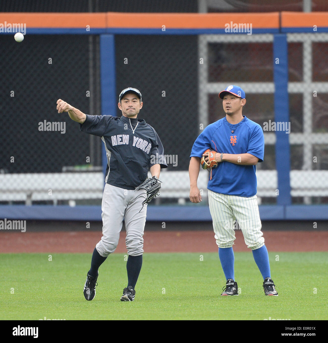 Ichiro Suzuki (Yankees), Daisuke Matsuzaka (Mets), MAY 15, 2014 - MLB :  Ichiro Suzuki of the New York Yankees and Daisuke Matsuzaka of the New York  Mets during practice before the Major