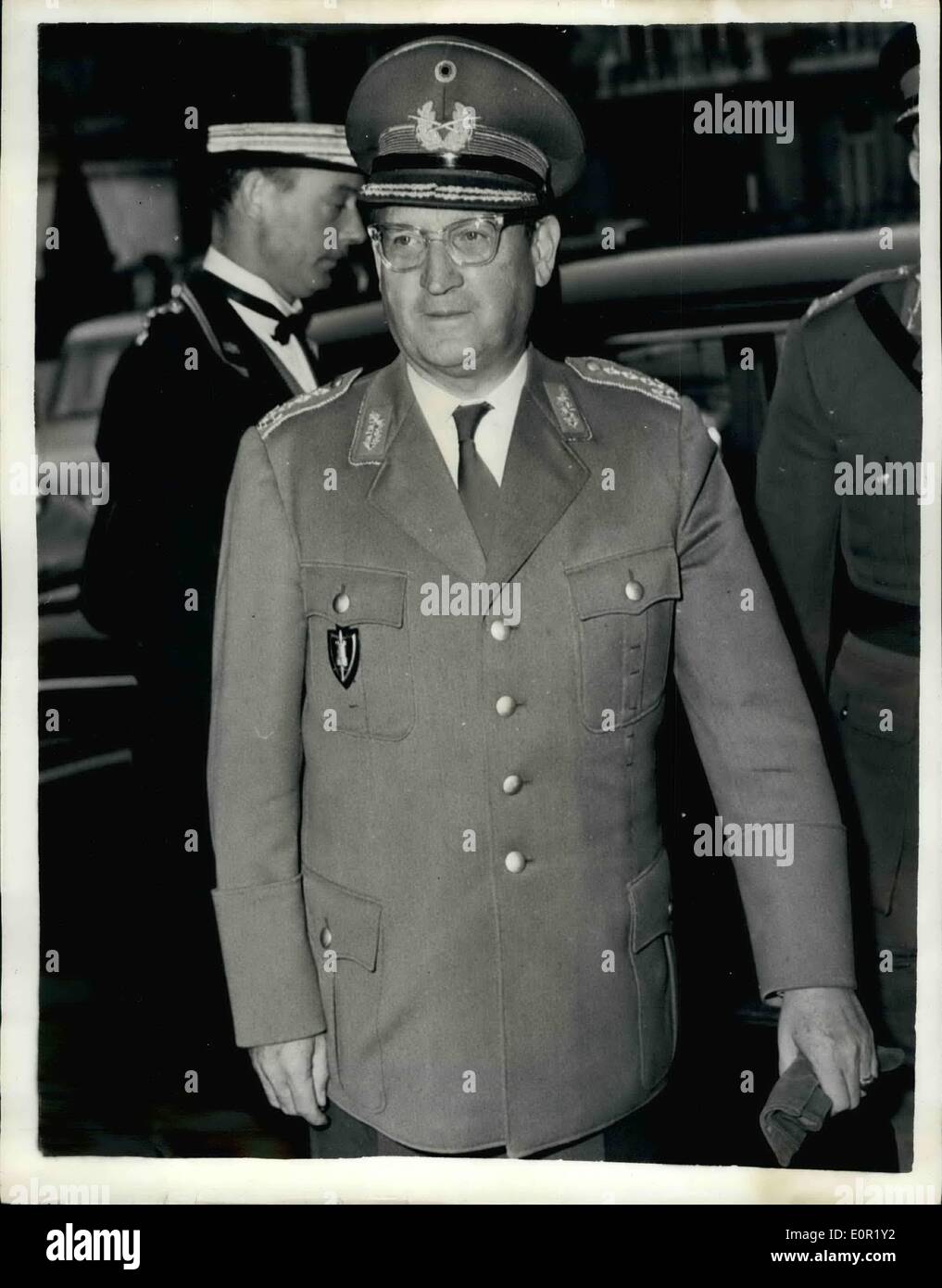 Sep. 09, 1957 - General Speidel in London; General Hans Speidel, NATO C in C, Land Forces, Central Europe, arrived in London yesterday for a four day visit to Britain. Photo Shows General Speidel arriving at his Hotel in London yesterday. Stock Photo