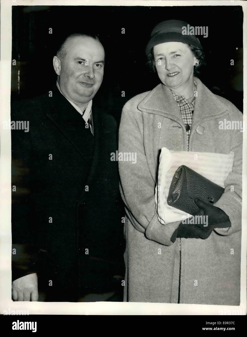Nov. 11, 1957 - Doctor cleared of ''Infamous Professional Conduct'' change: Dr. Gwyn Morgan, the Rhondda Valley GP and his wife Stock Photo
