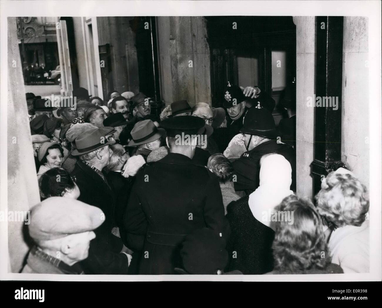 Nov. 11, 1957 - Brighton Conspiracy case opens: Public Try to get into court struggle with police. The Case against Mr. Charles Stock Photo
