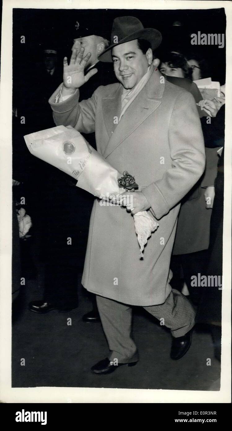 Jan 02 1958 Mario Lanza Arrives Mario Lanza Arrived At Victoria Stock Photo Alamy