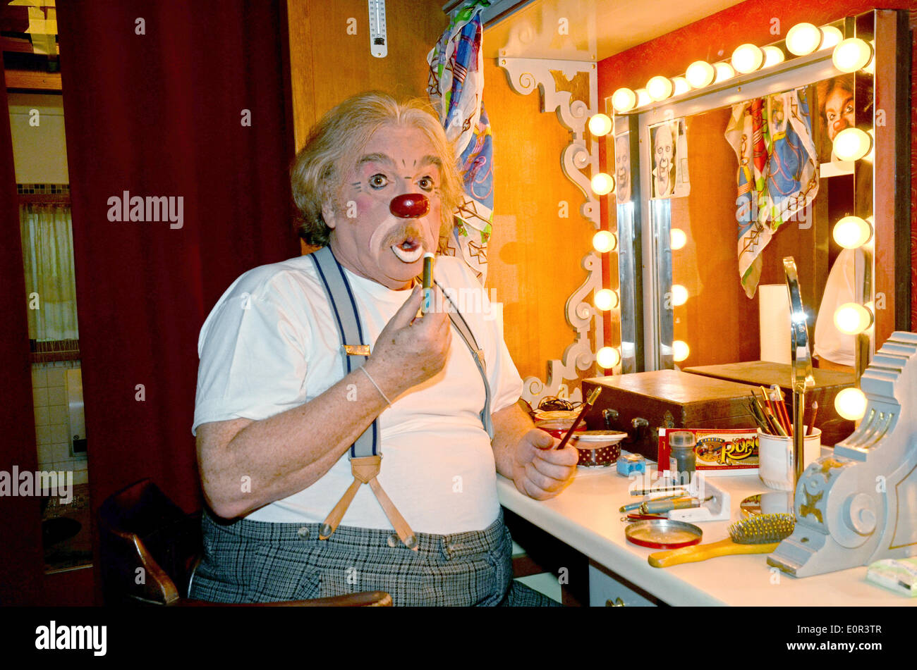 Cologne, Germany. 15th May, 2014. dpa-exclusive: Bernhard Paul, circus  director, clown, director and co-foudner of Circus Roncalli, puts on  make-up in his dressing room in Cologne, Germany, 15 May 2014. For the