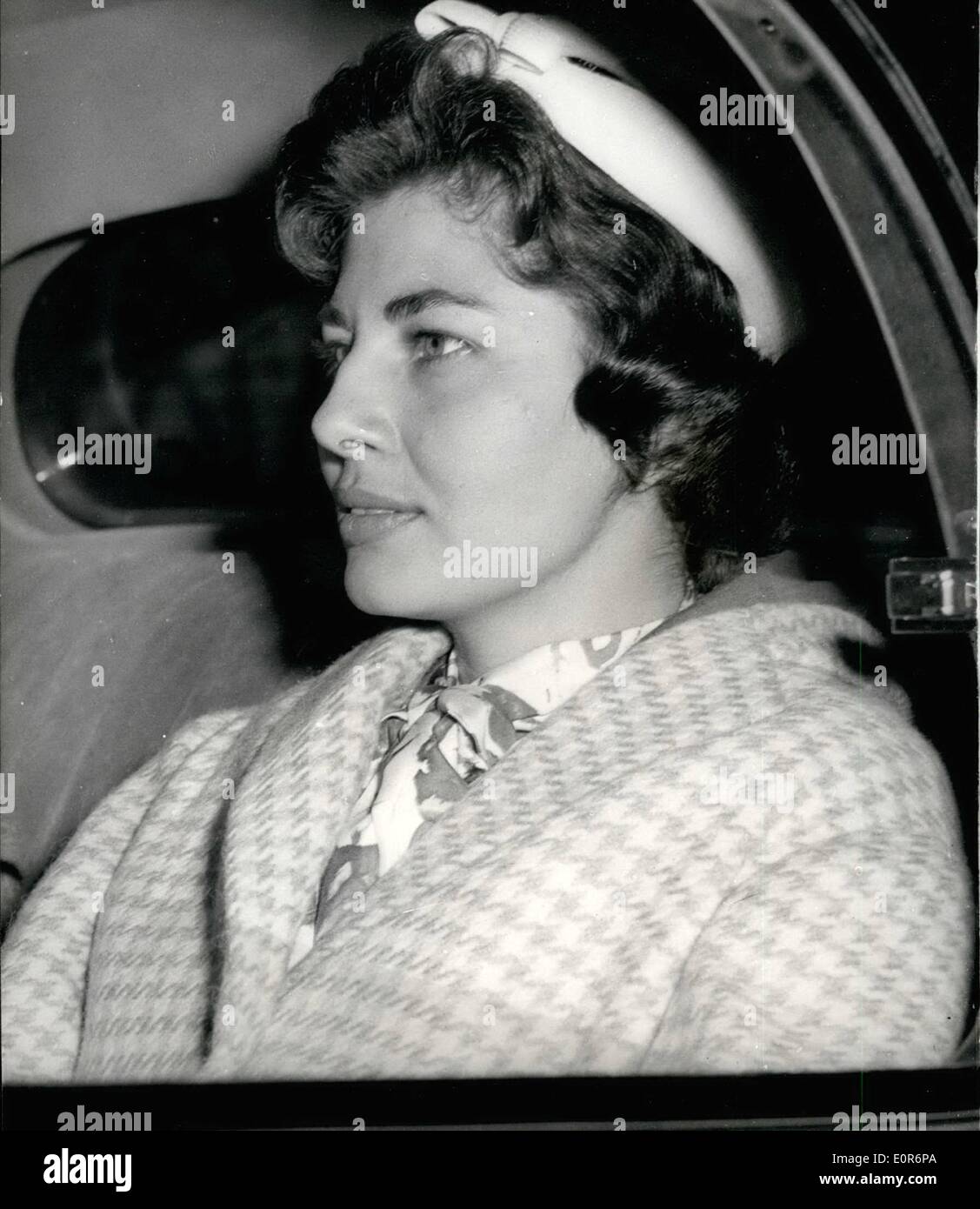 Jun 06 1958 Ex Queen Soraya Of Persia Arrives In London Stock Photo Alamy