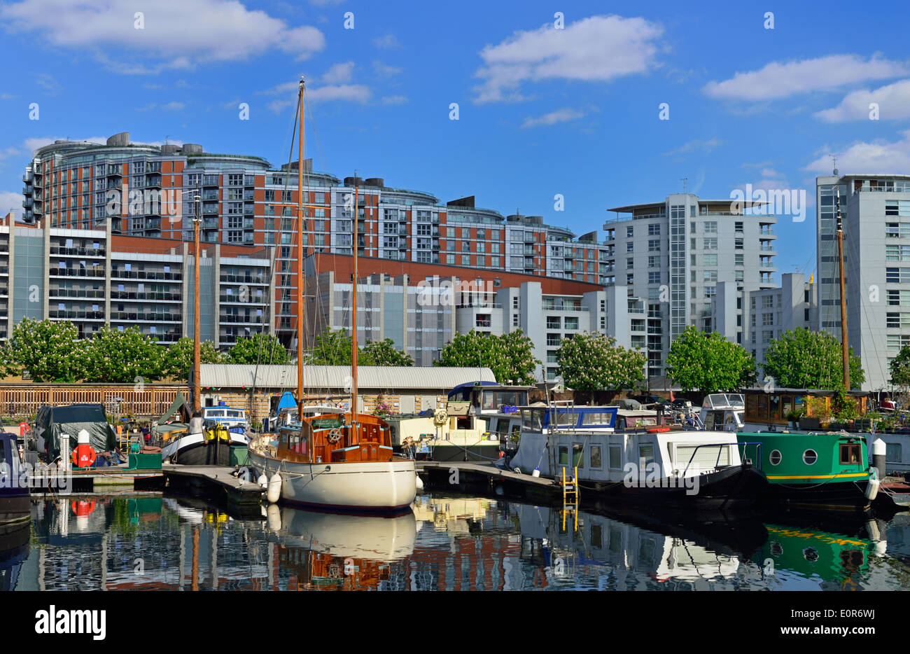 Poplar Dock Marina, Canary Wharf, London E14, United Kingdom Stock ...