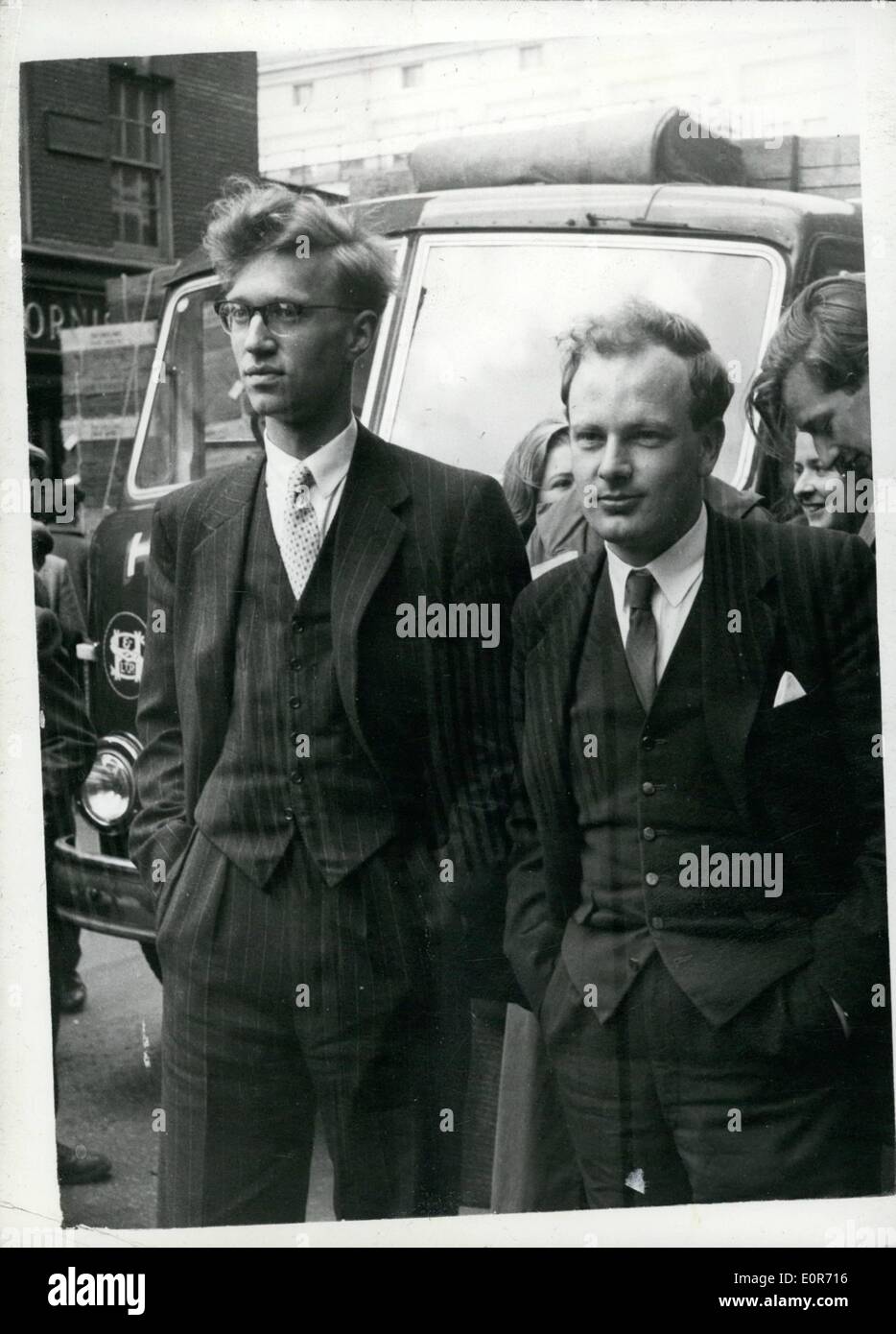 May 05, 1958 - OXFORD UNDERGRADUATES ACCUSED UNDER OFFICIAL SET8 ACT.. Two Oxford Undergraduates PAUL RICHARD THOMPSON. 24 Stock Photo