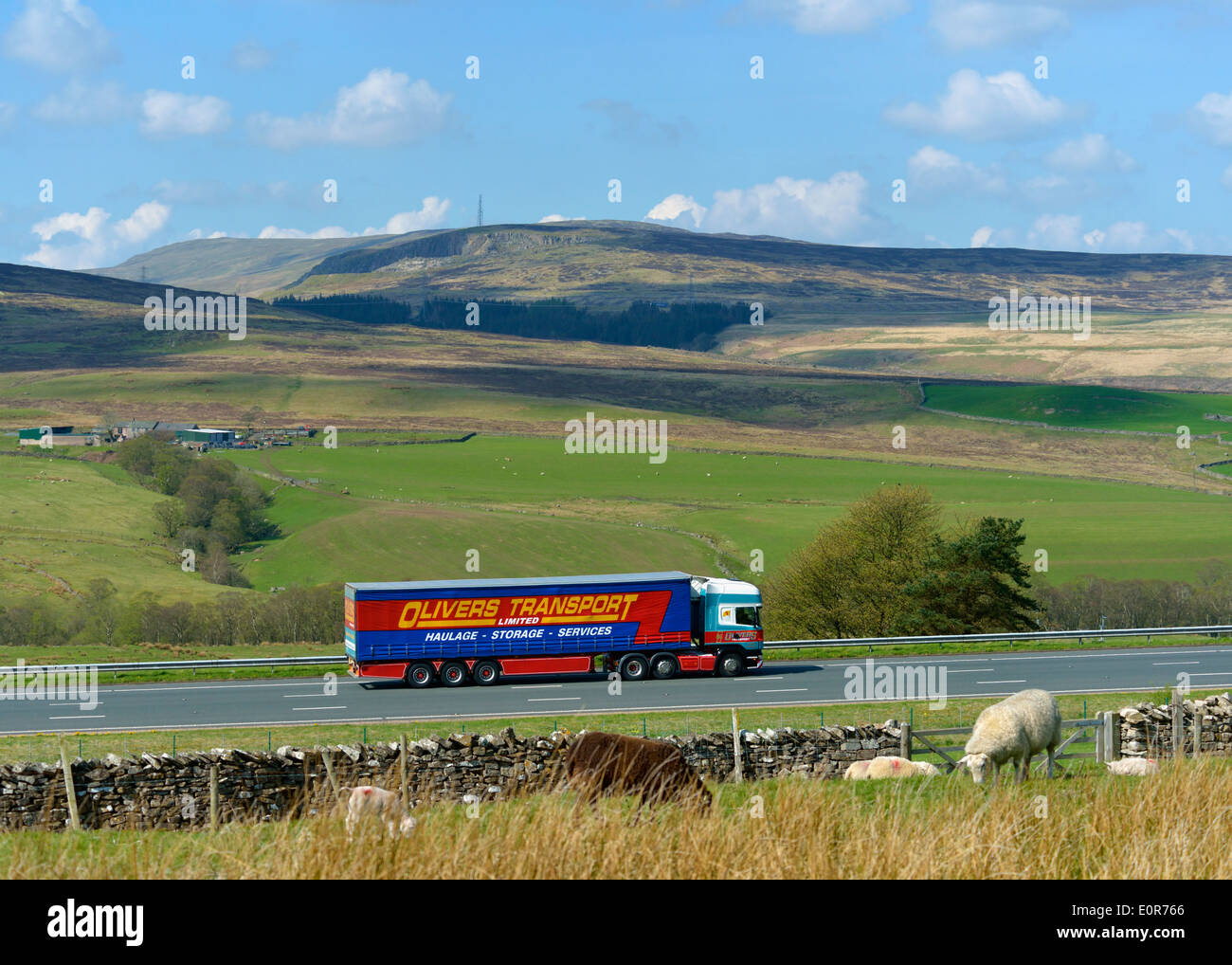 Hgv on motorway hi-res stock photography and images - Alamy