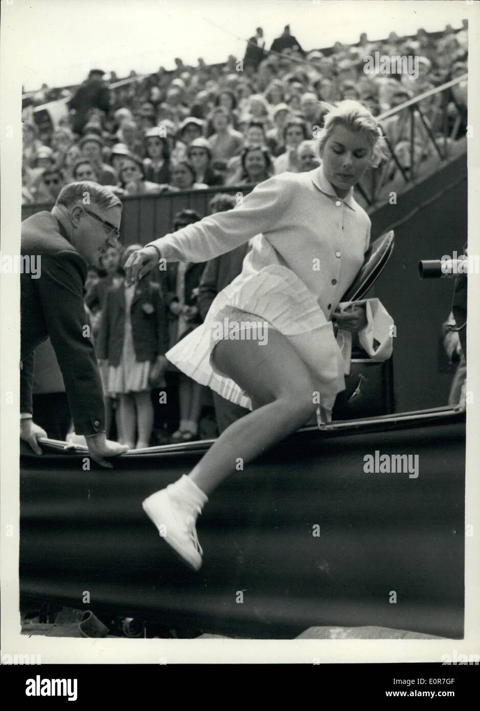 Jun. 26, 1958 26658 Wimbledon Tennis Championships. Keystone Stock