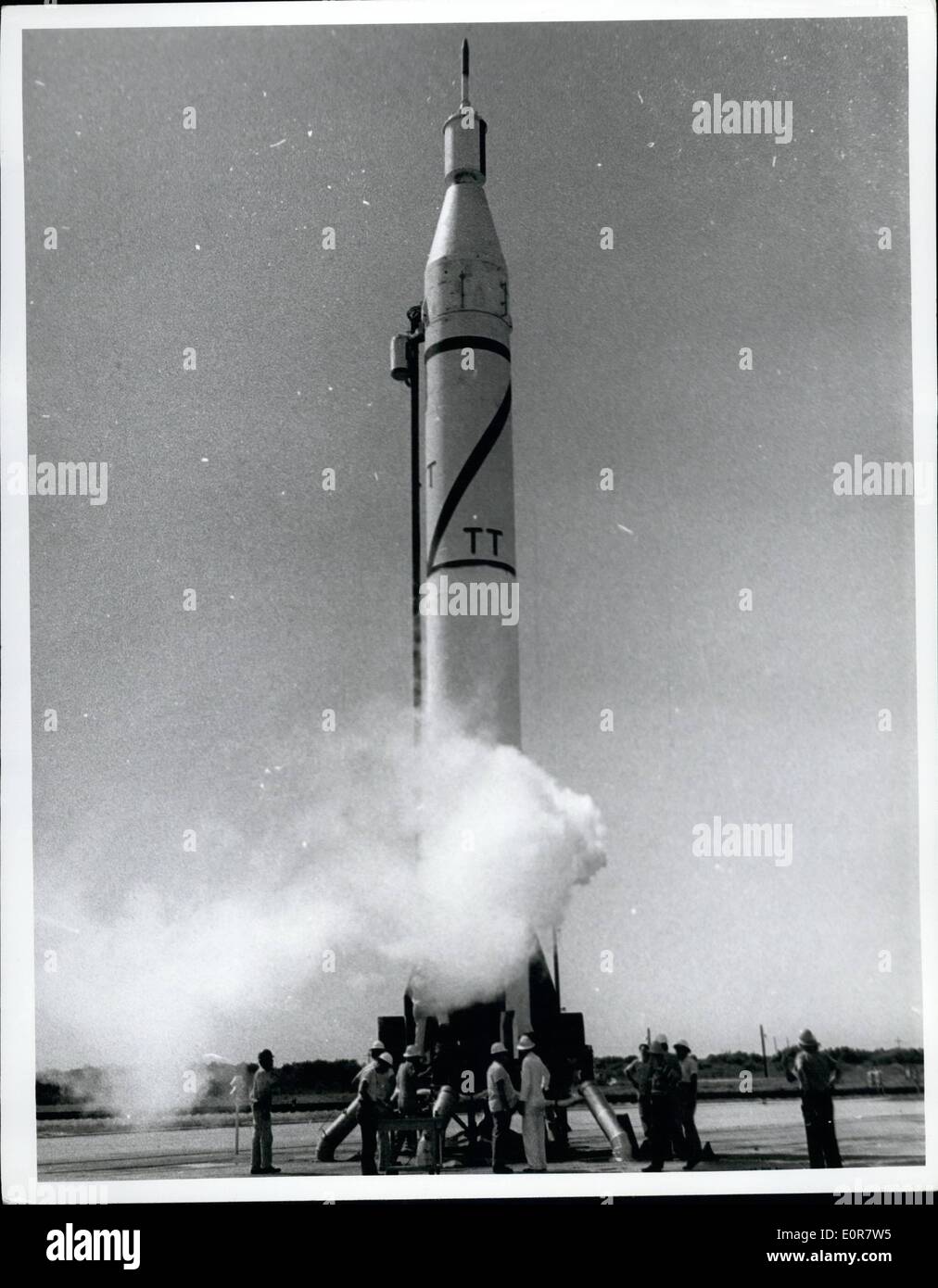 Jul. 07, 1958 - Cape Canaveral, Fla.. Explorer-IV awaits launching as U.S. Army technicians close access doors at the base of the Jupiter-C rocket. 26 July 1958 Stock Photo