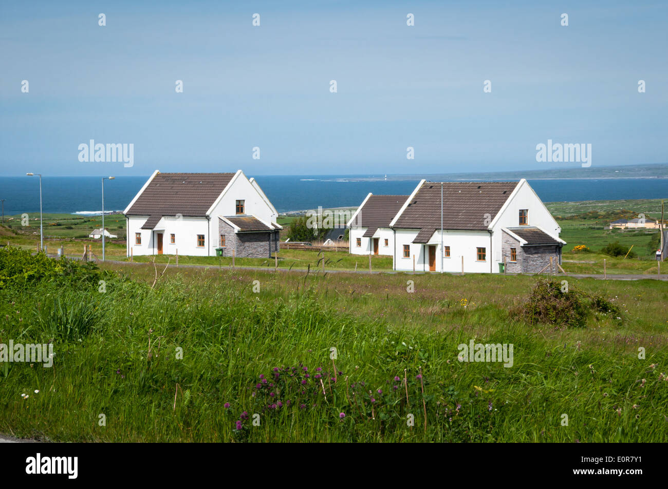 Holiday Homes On Atlantic West Coast Of Ireland Stock Photo