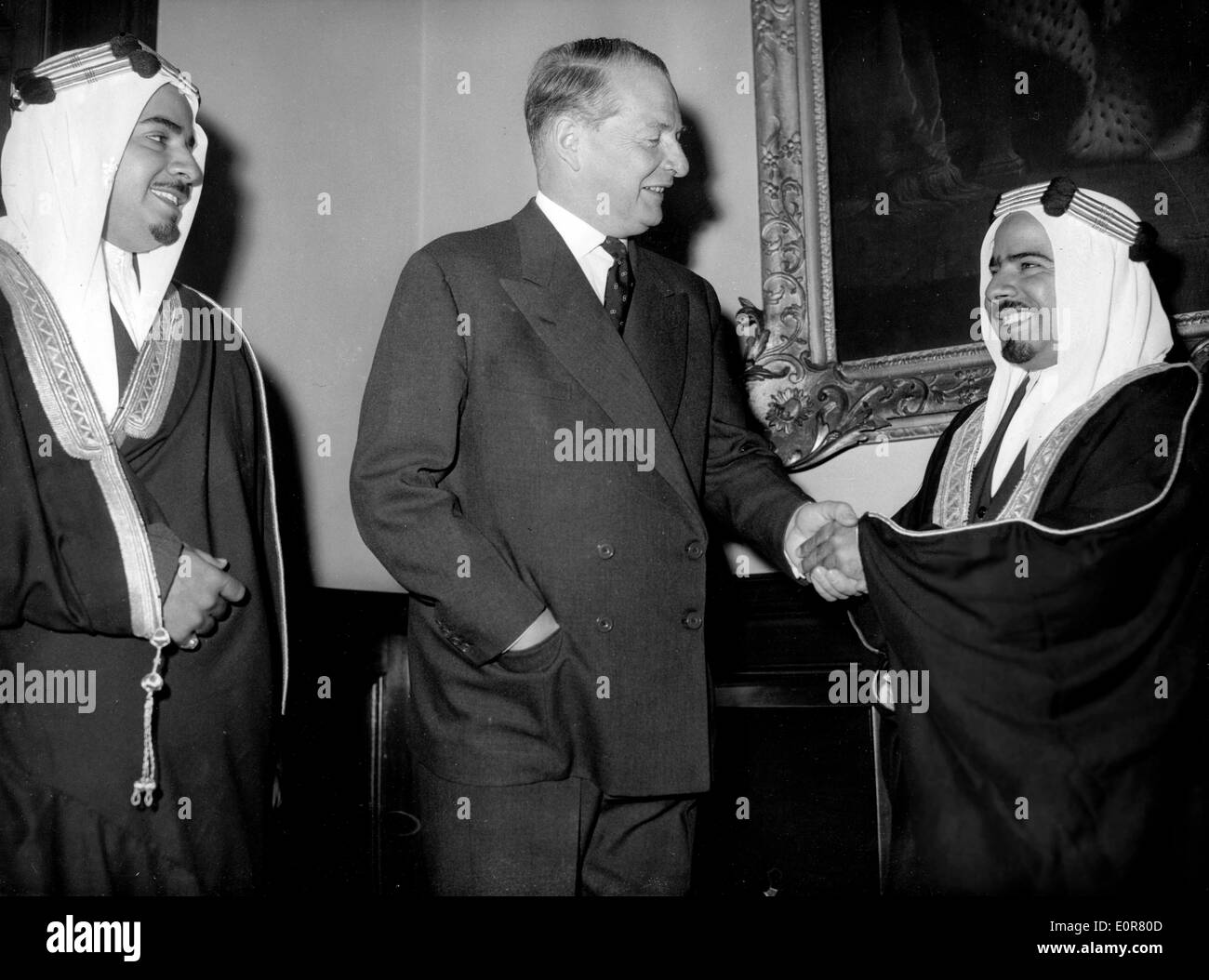 Selwyn Lloyd shakes hands with Khalifa Ibn Sulman Al Khalifa Stock Photo