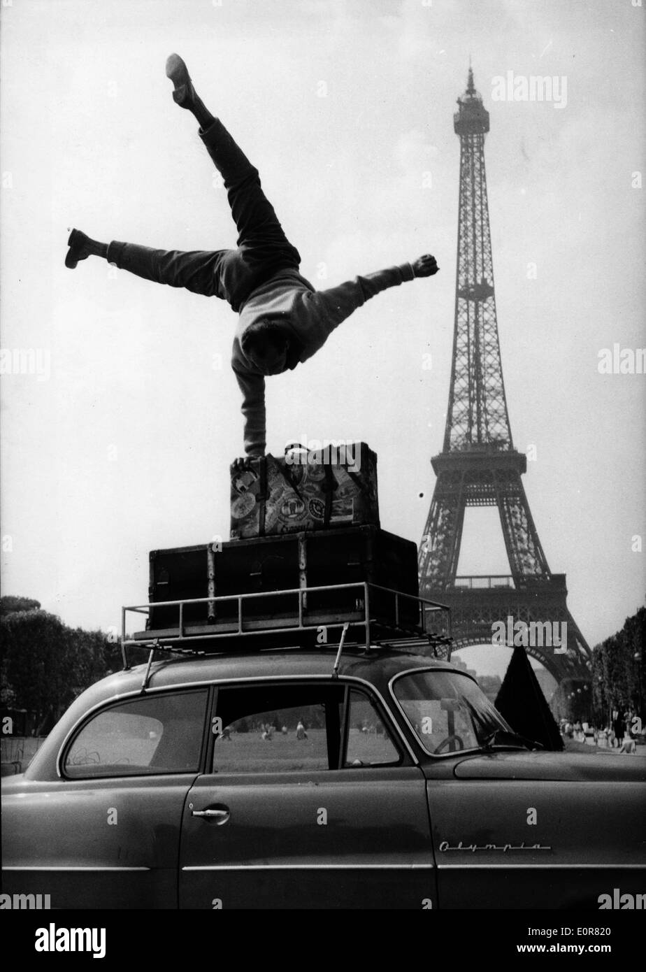 Stunt man car upside down hi-res stock photography and images - Alamy