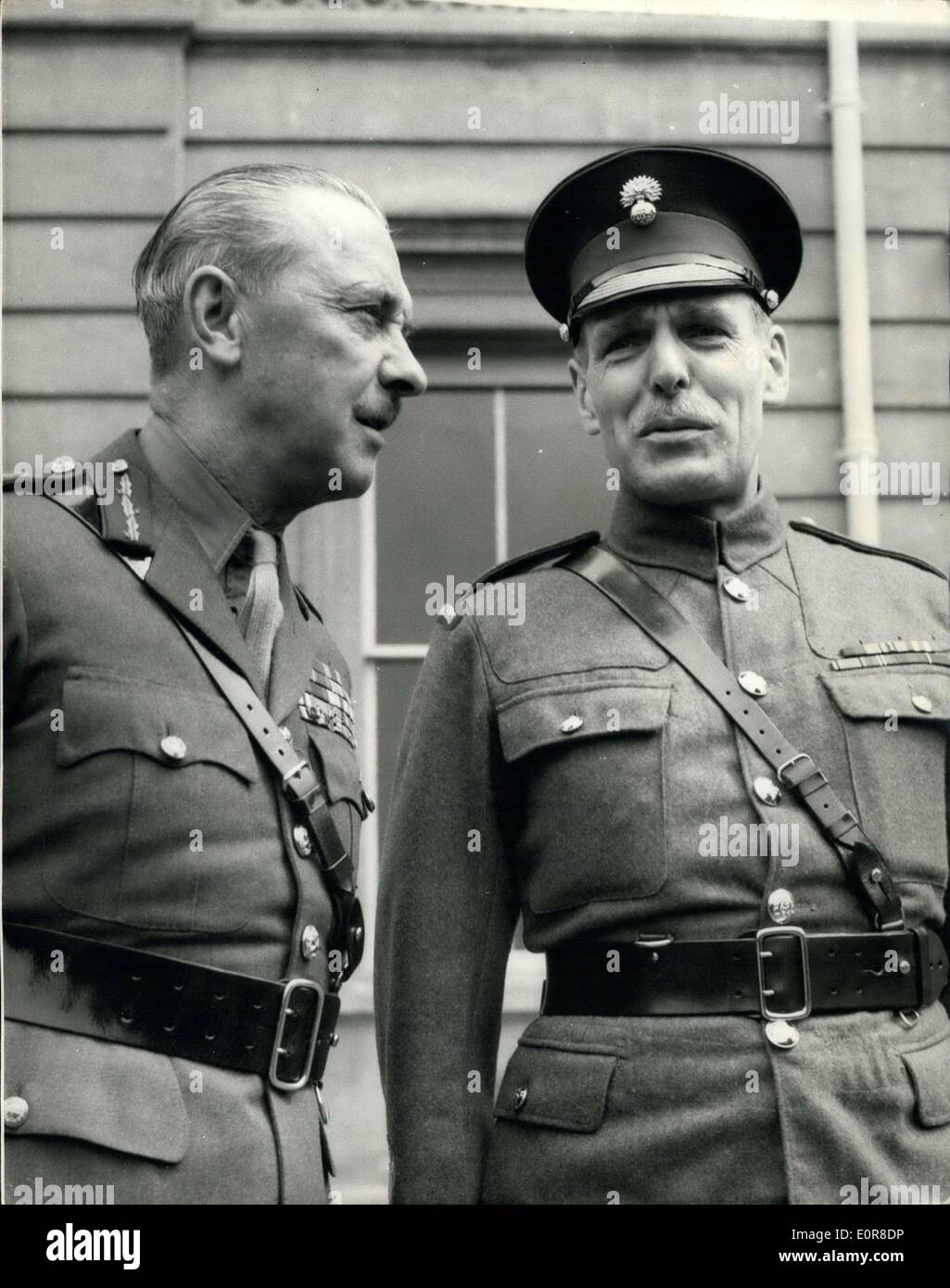 Old soldiers hi-res stock photography and images - Alamy