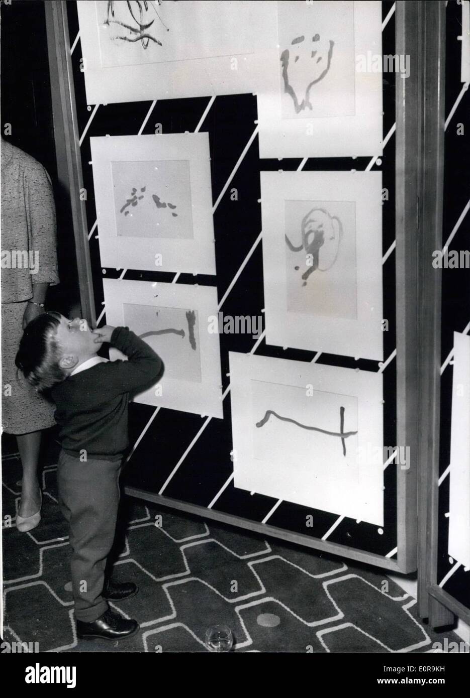 https://c8.alamy.com/comp/E0R9KH/sep-09-1958-exhibition-of-painting-by-children-adults-and-chimpansees-E0R9KH.jpg