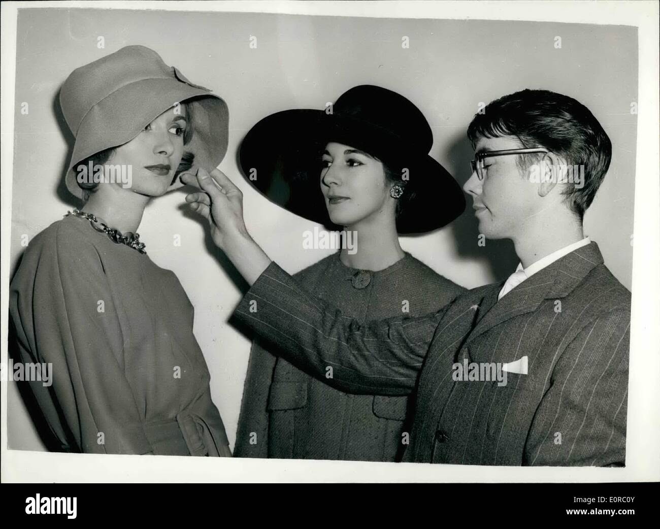 Designer hat fashion hi-res stock photography and images - Alamy display picture 3