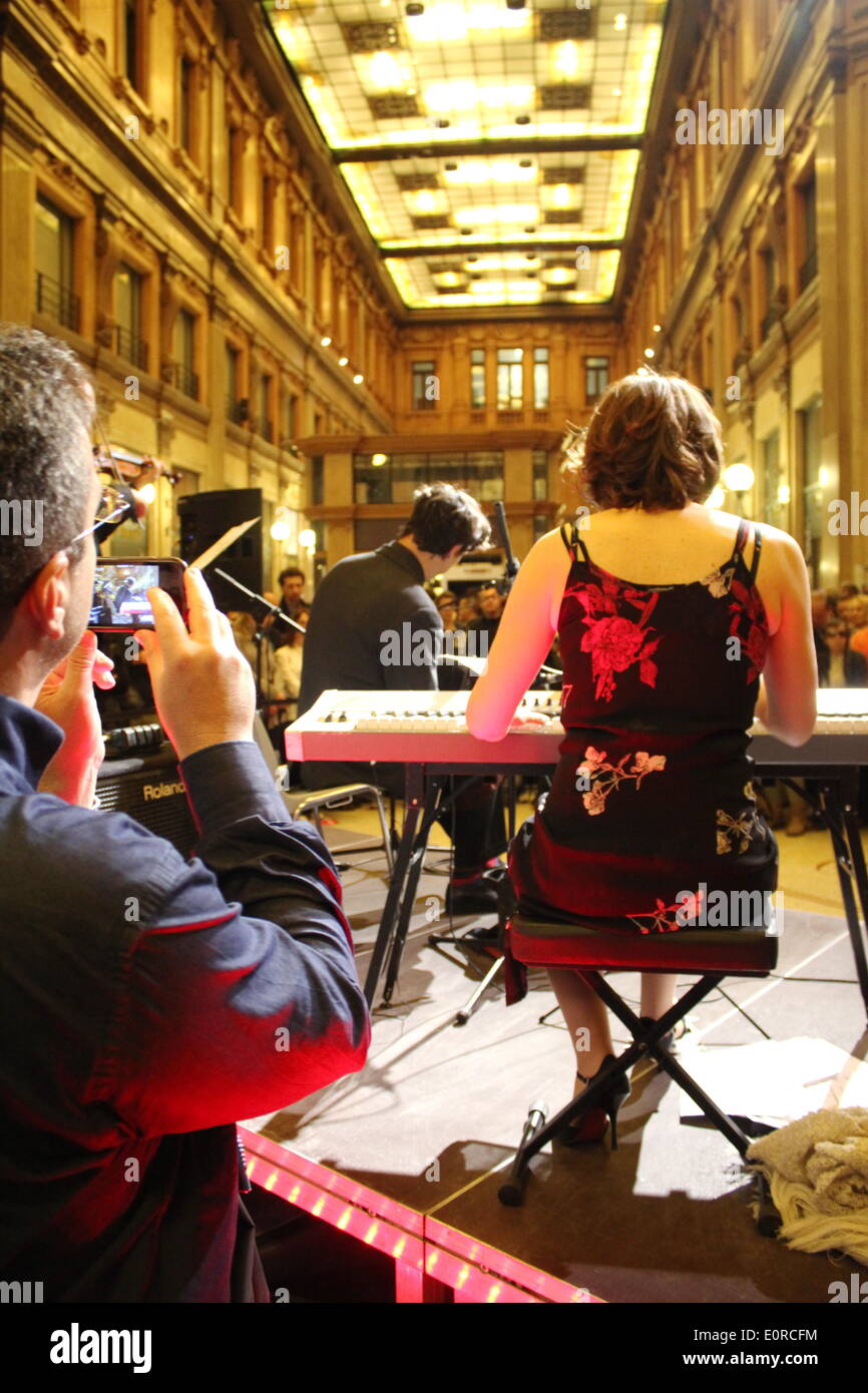 Rome, Italy 17th May 2013 Tango demonstration at the Galleria Alberto Sordi as part of the "Notte dei Musei" cultural evening Stock Photo