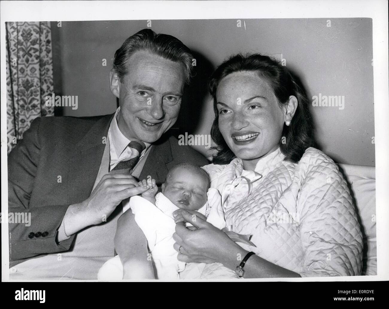 Apr. 04, 1959 - ''My Fair Baby''-For Mrs. Alec Clunes: Mrs. Daphne Stock Photo: 69357330 - Alamy