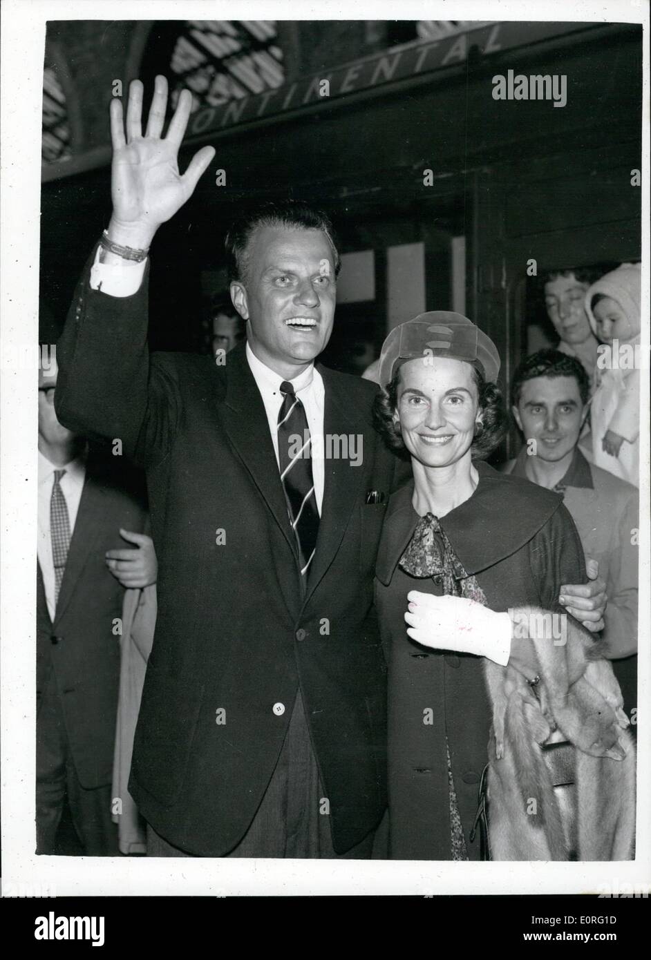 Jun. 06, 1959 - Billy Graham arrives in London.: American evangelist Billy Graham arrived at Victoria Station this afternoon. He was accompanied by his wife Ruth and they are here for a short holiday. Photo shows Billy Graham and his wife on arrival at Victoria Station this afternoon. Stock Photo