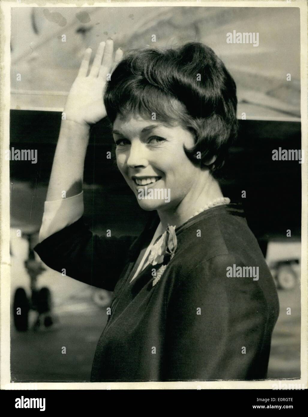 Aug. 17, 1959 - 17-8-59 Dawn Adams arrives for B.B.C. TV Play Ã¢â‚¬â€œ Dawn Adams arrived at London Airport this afternoon. She Stock Photo