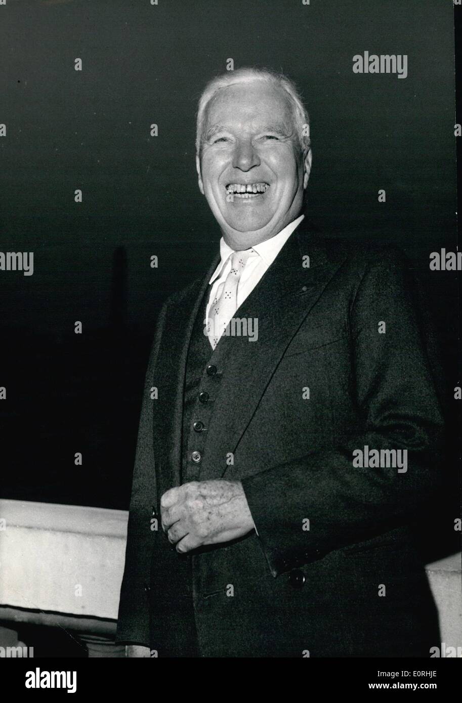 Sep. 09, 1959 - Charlie Chaplin presents his old successes: Old charlie displaying his famous smile on the balcony of Crillon's Stock Photo