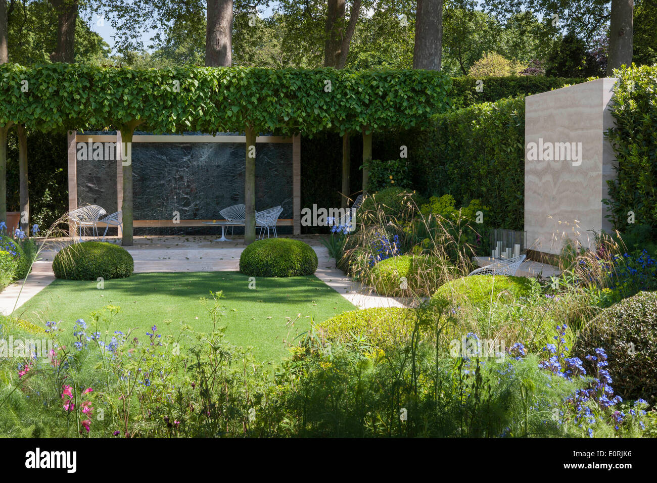The Telegraph Garden At The Rhs Chelsea Flower Show Hi res Stock the-telegraph-garden-at-the-rhs-chelsea-flower-show-hi-res-stock