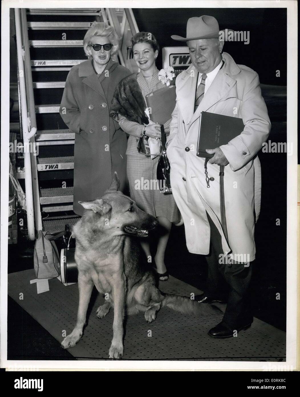 Oct. 22, 1959 - Song Bird Rosemary Clooney, Gail (TV's Annie akley) And Frank Barnes, Trainer Of The Popular K-9 TV Star Bin Tin Tin (Foreground) Pose For Photographer Prior To Boarding A TWA Jetliner To Los Angeles. All Made Guest Appearances Last Evening On The Perry Coeo Show. Stock Photo
