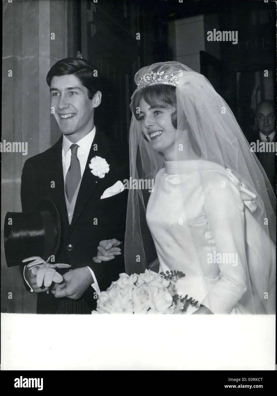 Dec. 12, 1959 - Stella Jebb Weds Baron Joel De Rosnay.: Stella Jebb.  daughter of sir Gladwyn Jebb, British ambassador to Paris Stock Photo -  Alamy